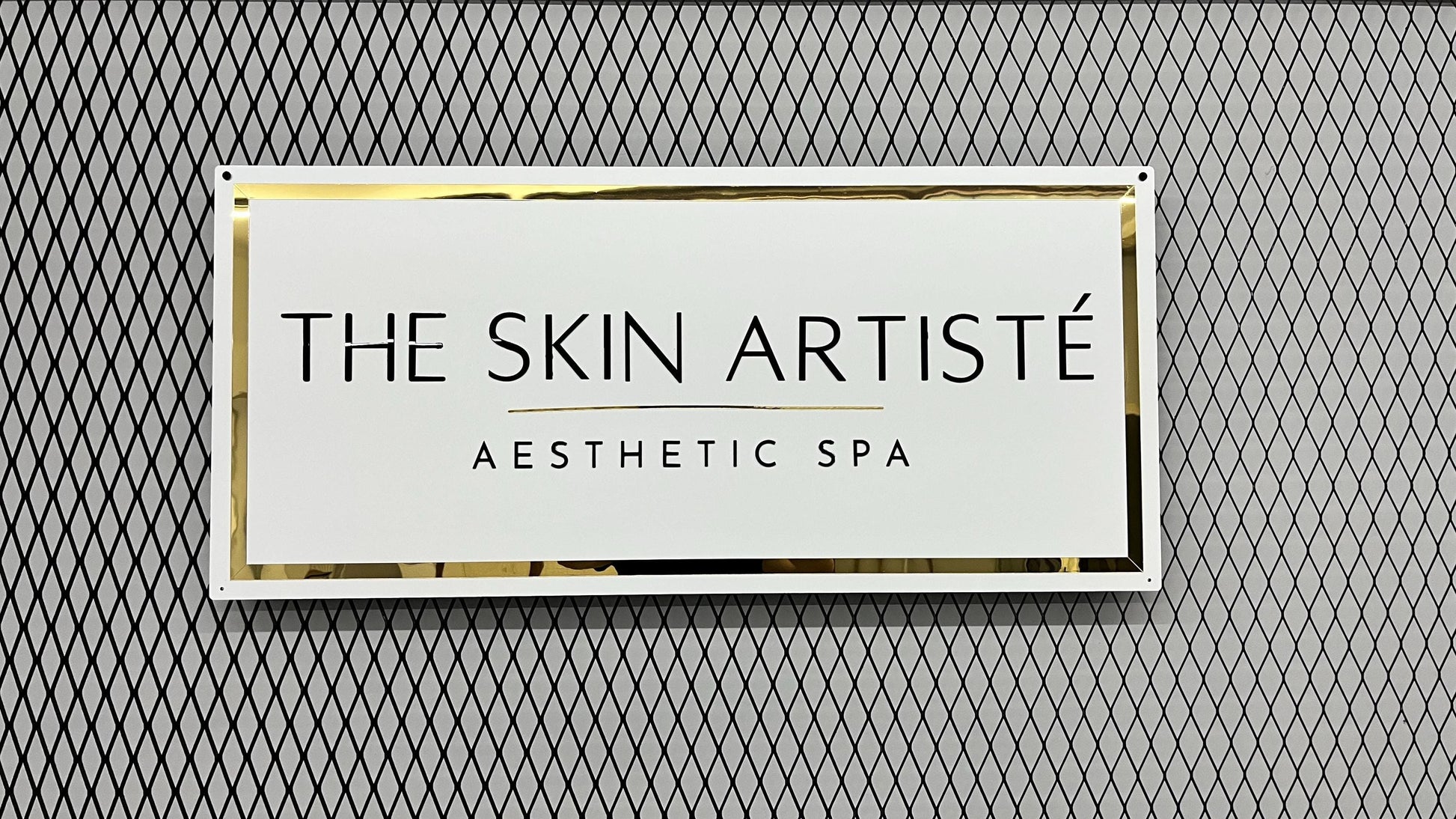 Rectangle Sign For Business Decor | White Background Mirror Sign